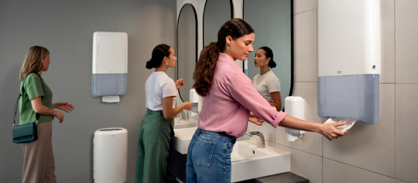 Завдяки найбільшій на ринку місткості диспенсерів ви забудете про скарги на відсутність рушників для рук